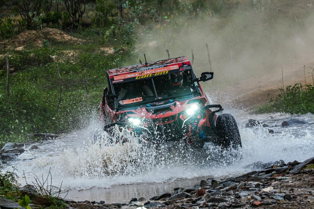 Reinaldo Varela ficou no top-10 da Over Pró (Doni Castilho/DFotos)