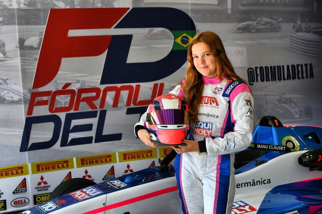 Manu Clauset está pronta para a sua estreia no automobilismo (Foto: Miguel Costa Jr)