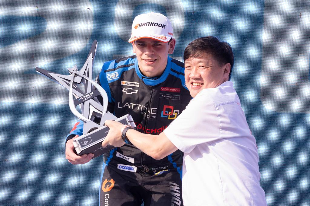 Enzo Bedani e Carlos Lee, Diretor-Presidente da Hankook Tire Brasil (Rafael Gagliano/BRB Stock Car)