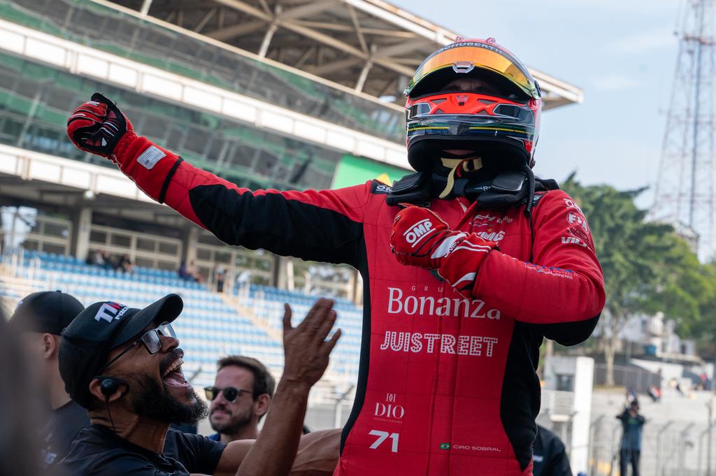 O piloto maranhense Ciro Sobral venceu a sua primeira corrida na F4 Brasil.