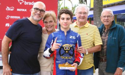 Dudu comemora com a família (KMCom / Cris Reis / Planet Kart)