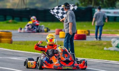 A fabricante de chassis CRG obteve um saldo bastante positivo em sua participação na 4ª etapa da Copa São Paulo Light de Kart, realizada no último final de semana (16 e 17) no Kartódromo Ayrton Senna, em Interlagos, na capital paulista. Ao longo da última sexta-feira e sábado, a CRG conquistou cinco pole positions, sete voltas mais rápidas, sete vitórias em baterias e três vitórias na etapa após a soma dos pontos obtidos pelos pilotos nas duas provas de cada categoria, além de 17 pódios. “Tivemos dois dias bastante positivos em Interlagos mais uma vez e, com o apoio dos pilotos e equipes que confiam em nosso chassi, conquistamos vitórias e muitos resultados positivos”, disse Eduardo Dieter, da CRG. “Temos um ótimo chassi, rápido, confiável e competitivo e seguiremos trabalhando sempre para melhorarmos ainda mais e para buscarmos novas vitórias e novos títulos”, completou. Os principais resultados da CRG na 4ª etapa do Light foram conquistados exatamente na categoria mais importante do kartismo brasileiro, a OK-N. Bernardo Gentil venceu na classificação geral e na divisão Rookie, destinada aos estreantes. Marcelo Tortato e Olin Galli também subiram no pódio na geral, em 3º e 4º. Na OK-N Rookie a CRG garantiu os três primeiros lugares, com Gentil, Tortato e Yuri Morelli, além do sexto lugar, com Victor Tieri. Veja os resultados da CRG na 4ª etapa da Copa São Paulo Light: OK-N 1 Bernardo Gentil 3 Marcelo Tortato 4 Olin Galli 9 Yuri Morelli 10 Pietro Torneri 12 Bento Medina 14 Victor Tieri 18 Pedro Lozov 19 Máximo Toviggino OK-N ROOKIE 1 Bernardo Gentil 2 Marcelo Tortato 3 Yuri Morelli 6 Victor Tieri 9 Pedro Lozov OK-N JÚNIOR ROOKIE 1 Nicolas Guth 4 Murilo Mazotti SÊNIOR PRO 2 Jonathan Louis SÊNIOR GRAND 2 Maique Papareli SÊNIOR EXPERT 3 Munir Aboissa SUPER SÊNIOR 4 João Guimaro 5 Victor Brochado 7 Francesco Ventre OK-N JÚNIOR 4 Eli Steinbruch 8 Nicolas Guth 9 Gustavo Bonk SPRINTER 4 João Paulo Sanzovo 9 Enrico Martinho 10 Dudu Pagliaro 11 Rodrigo Pioneer 12 Marcus Lopes SHIFTER SÊNIOR 4 Wagner Ebrahim SHIFTER GRADUADOS 6 Olin Galli 10 Enzo Nienkotter 11 Waldir Belizario 13 Máximo Toviggino KG COM Assessoria de Comunicação - Erno Drehmer (MTb/RS 14.706)