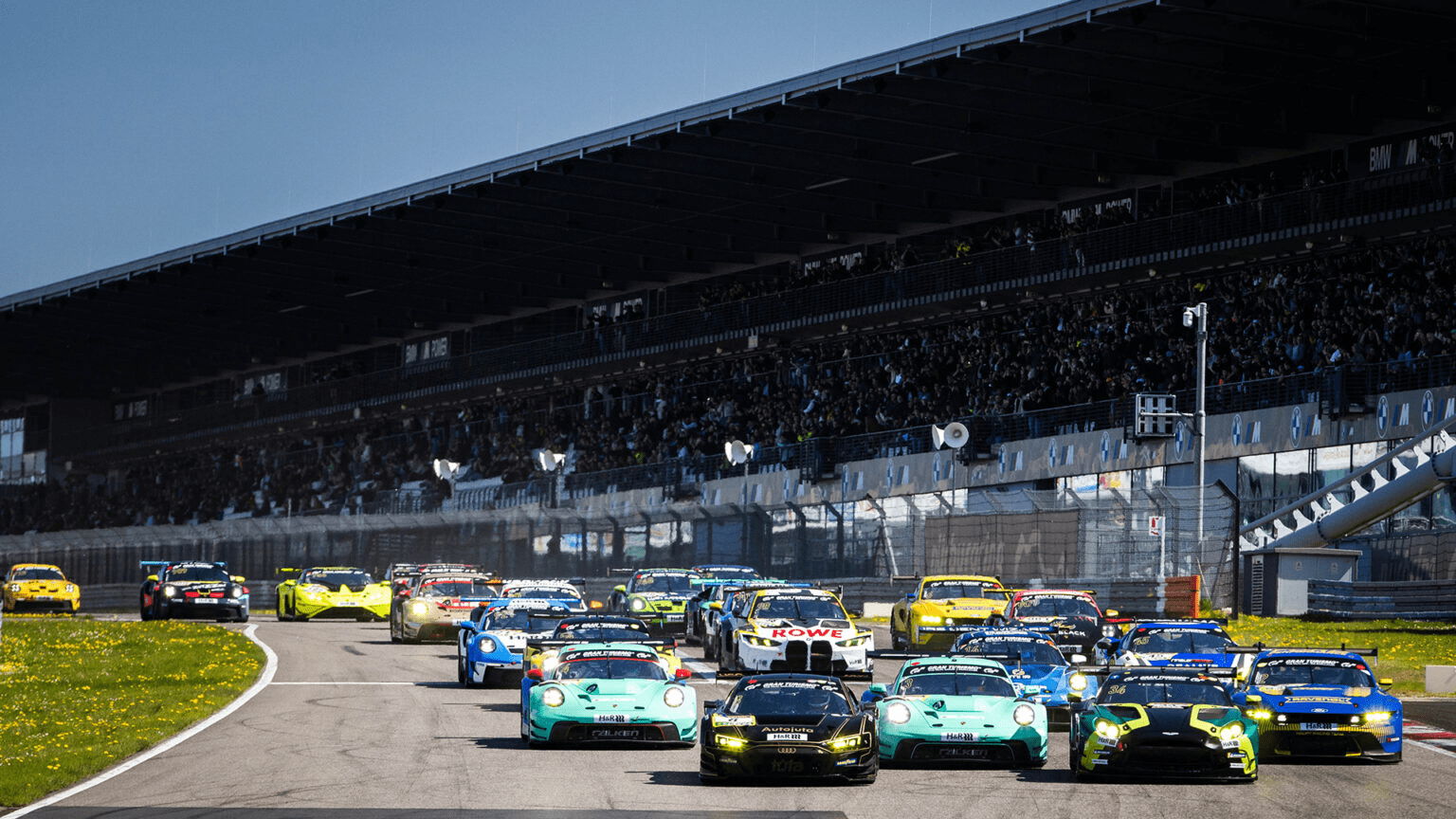 Elenco estelar promete uma corrida emocionante na terceira etapa da ADAC Nürburgring Endurance Series