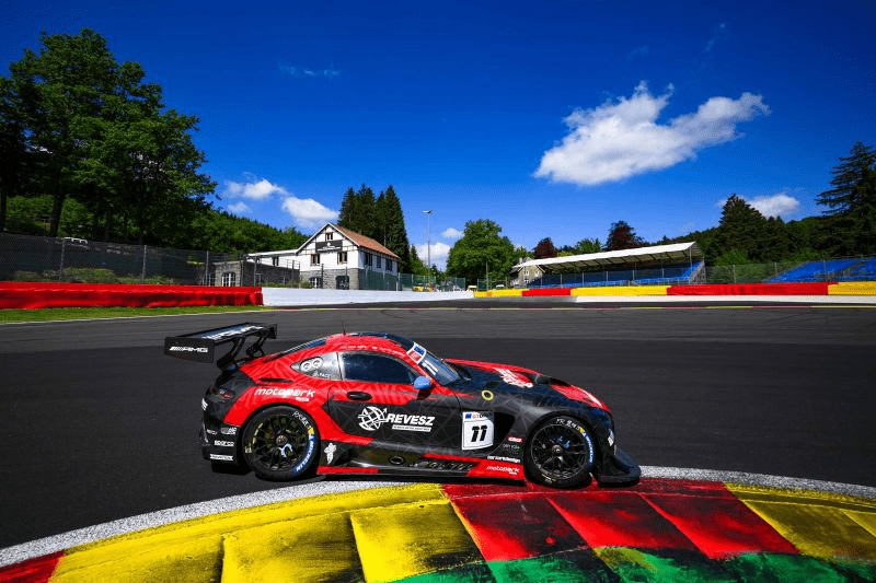 Motopark Mercedes domina treinos livres em Spa com Révész e Götz liderando o pelotão