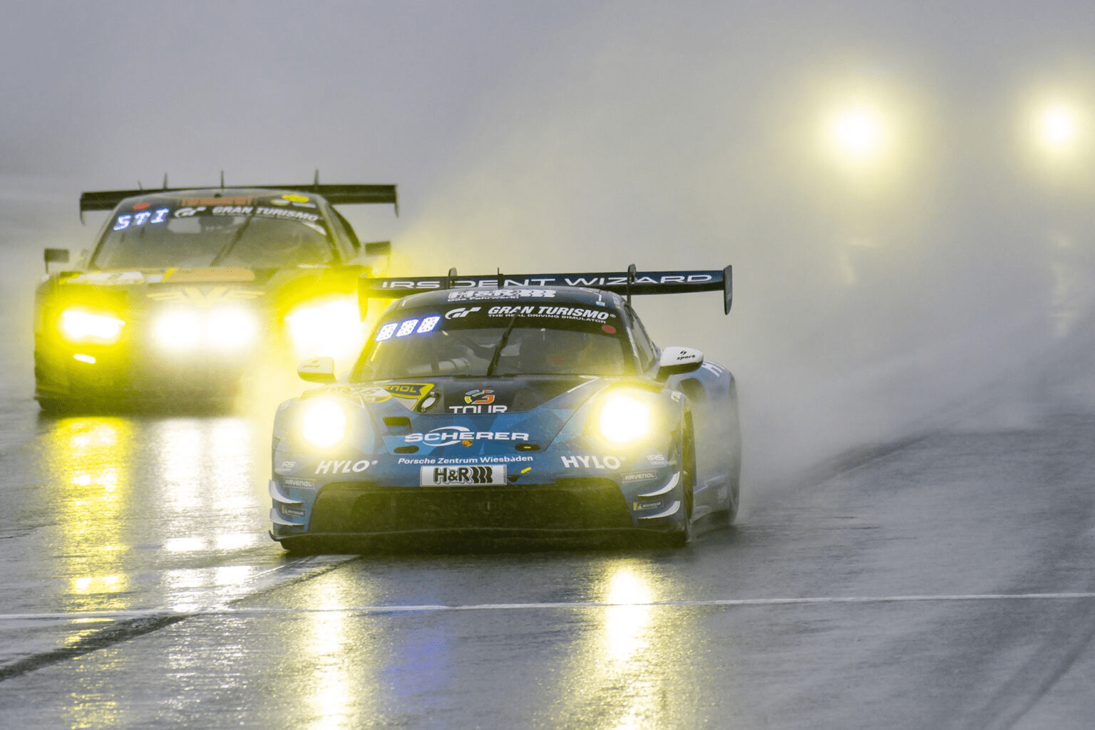 Scherer-Porsche conquista vitória sob forte chuva na primeira corrida das Eliminatórias ADAC 24h Nürburgring