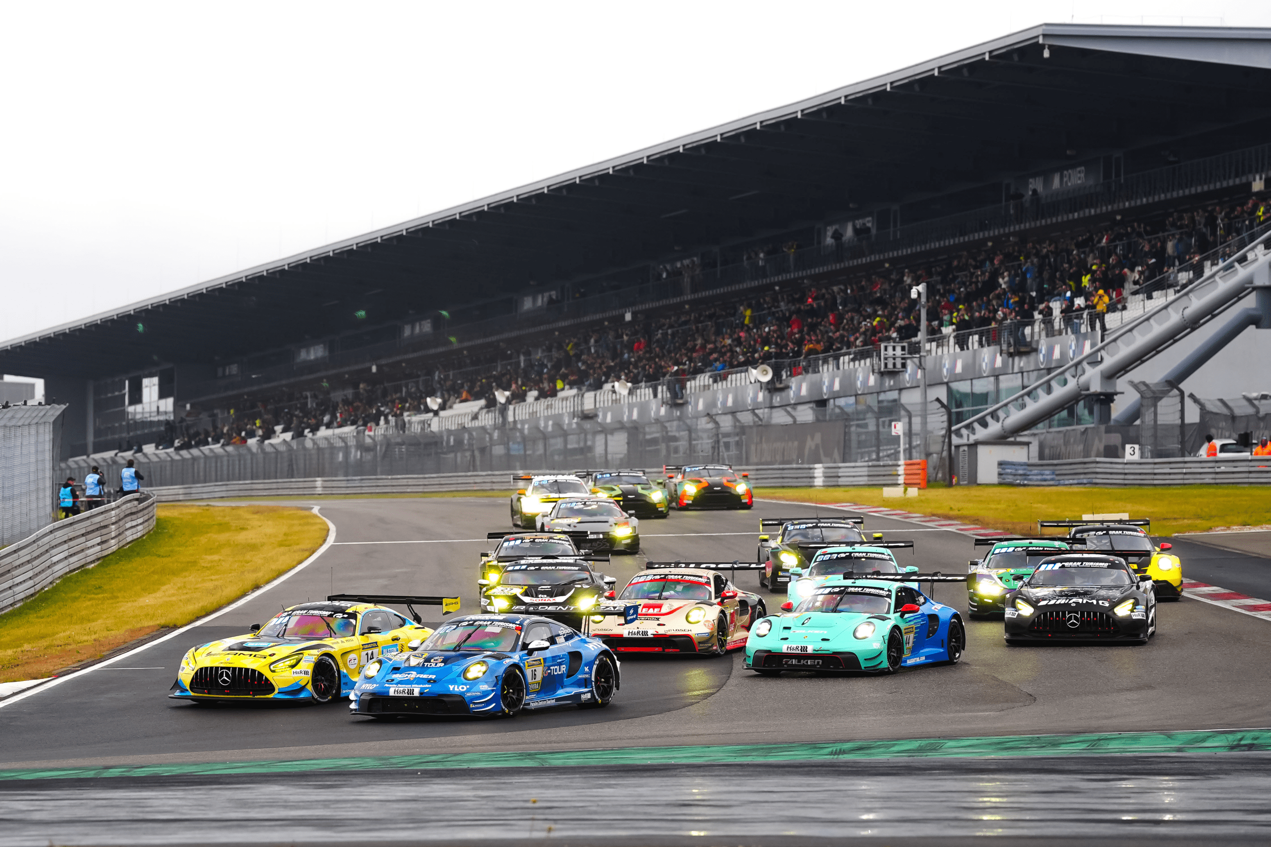 Nordschleife entrega espetáculo nas Eliminatórias das 24 Horas de Nürburgring