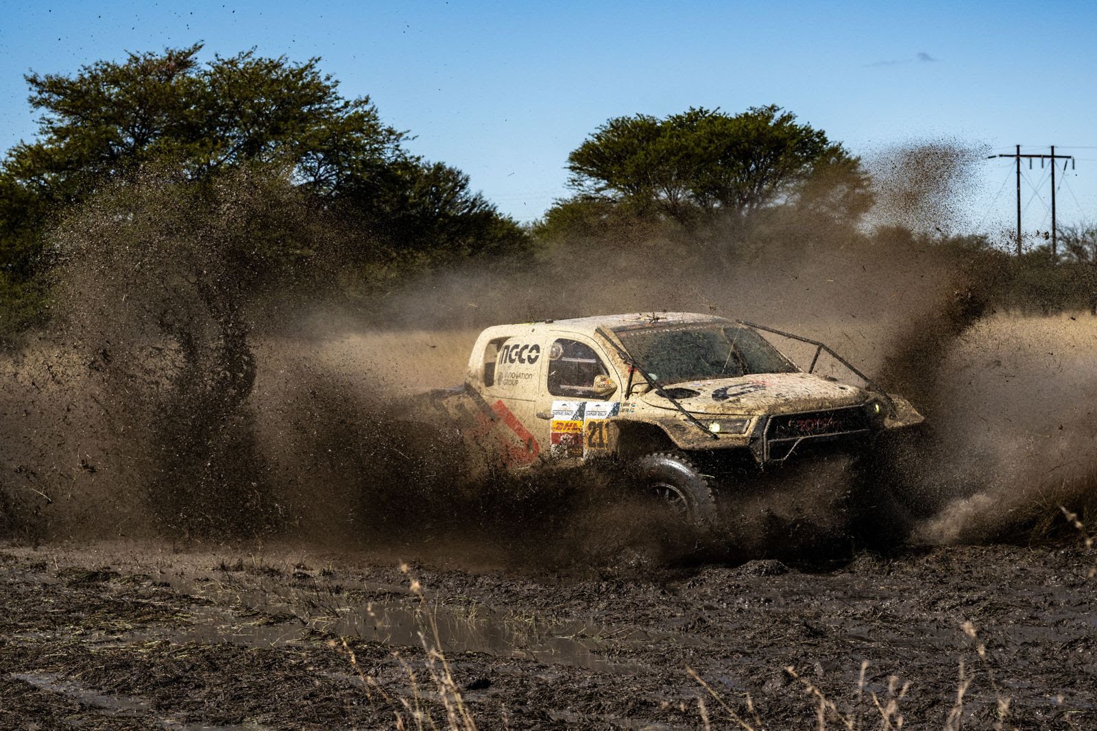 Botterill e Sanders brilham novamente em etapa marcada por penalidades e reviravoltas no Mundial de Rally-Raid