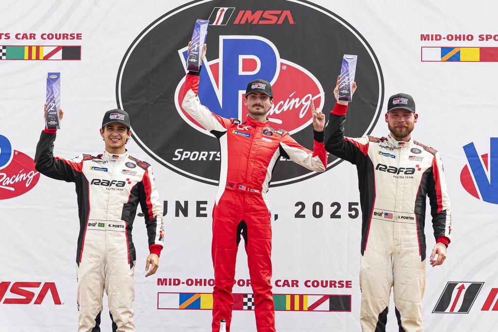 Kiko em 2º no pódio e líder da GSX (KMCom / Rafa Racing Team)