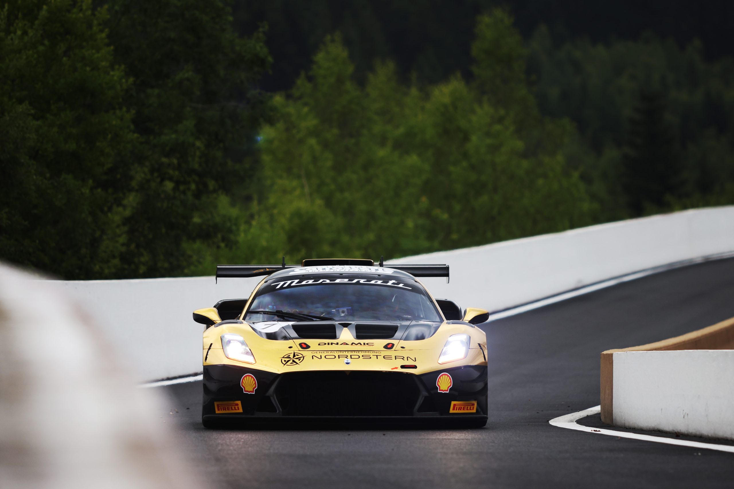 Calamia e Pampanini colocam Maserati da DINAMIC Motorsport