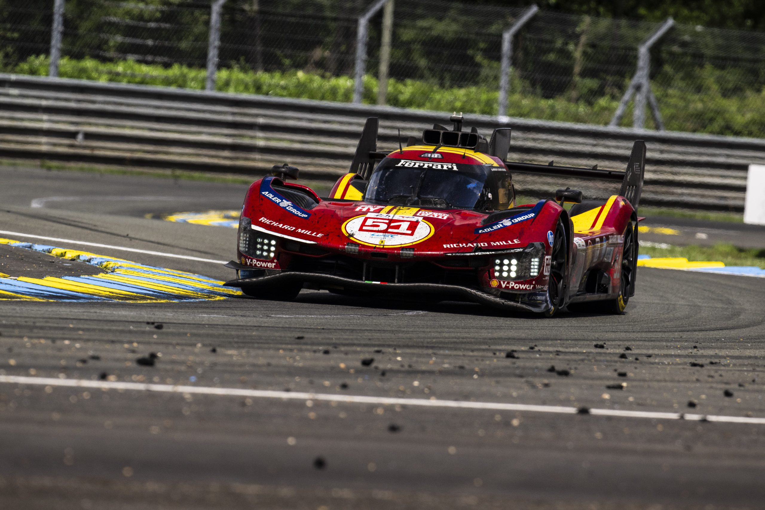 Ferrari segue na liderança em Le Mans após penalizações que agitam a corrida