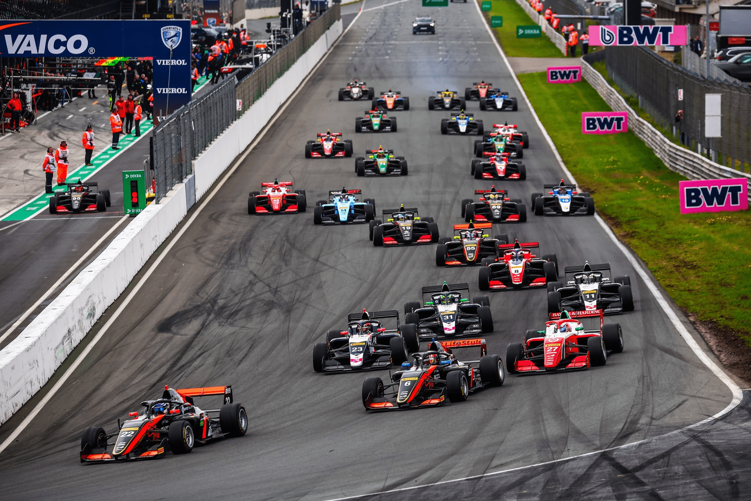 Dobradinha histórica da Van Amersfoort Racing em Zandvoort celebra 50 anos da equipe
