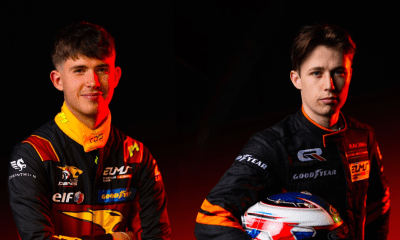 **Ollie Gray e Tom Fleming terão a oportunidade de mostrar suas habilidades no tradicional teste de estreantes que encerra a temporada, evento que já serviu de trampolim para grandes nomes do endurance mundial.** O Campeonato Mundial de Endurance da FIA (FIA WEC) anunciou a seleção de dois jovens talentos para o tradicional Rookie Test, que acontece no Bahrein no dia 9 de novembro, logo após a etapa final da temporada. O evento, que desde 2015 funciona como vitrine para pilotos promissores, já impulsionou carreiras de nomes como Julien Andlauer, Mathieu Jaminet e Norman Nato na classe Hypercar, além de Mattia Drudi, Ben Barnicoat e Célia Martin no LMGT3. Entre os destaques de edições anteriores está Théo Pourchaire, que em 2023 testou o Peugeot 9X8 e fará sua estreia oficial em corridas pela equipe francesa na prova de encerramento deste ano, as 8 Horas do Bahrein. Seguindo essa tradição, a FIA escolheu o britânico Ollie Gray para testar um Hypercar e seu compatriota Tom Fleming para assumir o volante de um carro LMGT3 campeão do mundo. Aos 20 anos, Gray vem se consolidando como uma das maiores promessas do endurance. Ex-membro da Williams Driver Academy, ele iniciou sua trajetória em monopostos, conquistando o vice-campeonato da Fórmula 4 Britânica em 2022, antes de migrar para a European Le Mans Series (ELMS). No campeonato deste ano, defende a VDS Panis Racing e lidera a tabela ao lado de Charles Milesi e Esteban Masson, após vitórias em Imola e Spa-Francorchamps, além de um pódio em Barcelona. Sua performance nas 24 Horas de Le Mans também chamou a atenção, quando sua equipe esteve perto da vitória até sofrer uma quebra de suspensão a apenas 20 minutos do fim. “Estou muito feliz por ter sido selecionado. Pilotar o Hypercar campeão é um passo enorme na minha carreira e meu objetivo é justamente competir nessa categoria no futuro”, declarou Gray. Já Tom Fleming, de 23 anos, também chega ao teste com um currículo em ascensão. Atualmente disputa a ELMS na classe LMGT3 pela GR Racing, conduzindo uma Ferrari 296 ao lado de Michael Wainwright e Riccardo Pera. A dupla já garantiu dois pódios na temporada e ocupa o sétimo lugar na tabela de pontos. Fleming iniciou sua trajetória no automobilismo de GT em 2023, conquistando o vice-campeonato do Ferrari Challenge Europe e o título do Trofeo Pirelli no Finali Mondiali, antes de ganhar experiência no GT World Challenge e em protótipos LMP3 pela Michelin Le Mans Cup. “É uma honra enorme ser escolhido para este teste. Será a oportunidade de coroar uma temporada intensa e cheia de aprendizados. Correr no Bahrein será um desafio único, mas estou pronto para aproveitar ao máximo essa chance”, afirmou o jovem britânico. Com Gray e Fleming, o Rookie Test de 2025 reforça sua vocação de abrir portas para a nova geração de pilotos, consolidando-se como um dos momentos mais aguardados do calendário do FIA WEC.