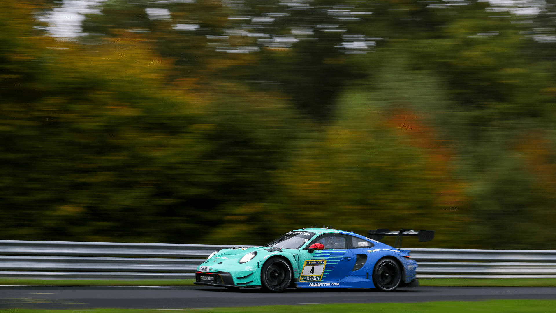 Boccolacci e Menzel conquistam vitória emocionante na última etapa da NLS 2025 com o Porsche 911 GT3 R