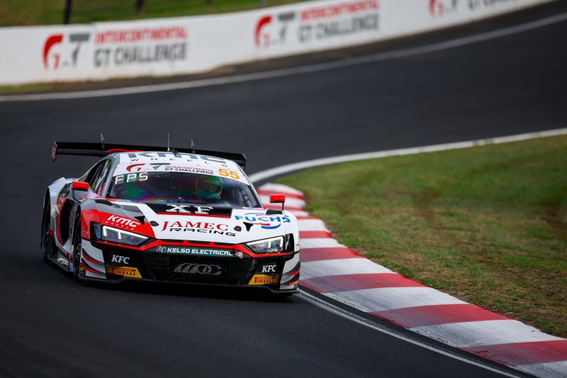 O alemão Christopher Haase foi o grande destaque da quinta sessão de treinos livres para as Bathurst 12 Hour,