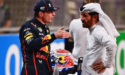 Max Verstappen e Mohammed ben Sulayem, presidente da FIA, no GP da Arábia Saudita de F1 2025.