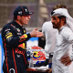 Max Verstappen e Mohammed ben Sulayem, presidente da FIA, no GP da Arábia Saudita de F1 2025.