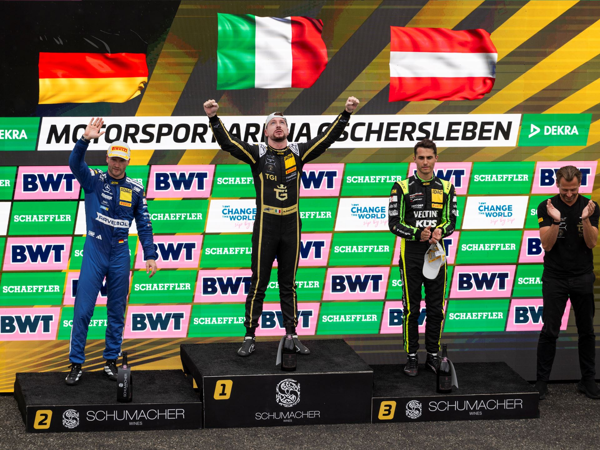 Declarações de Mirko Bortolotti após o triunfo Depois de subir ao topo do pódio, Mirko Bortolotti expressou o seu orgulho pela conquista histórica. "Conquistar a primeira vitória a nível mundial da nova Lamborghini Temerario GT3 deixa-me incrivelmente orgulhoso. Fazê-lo num campeonato de tão alto nível é algo verdadeiramente especial", declarou o piloto italiano. Além disso, o piloto fez questão de dedicar o resultado ao seu companheiro de equipa. "Dedico este sucesso ao meu companheiro de equipa Maximilian Paul, que se lesionou. Adotámos uma estratégia perfeita e na pista consegui fazer a diferença", concluiu Bortolotti ao analisar o desempenho no circuito alemão.